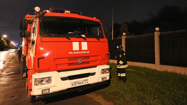 Ликвидация пожара на складе на востоке Москвы