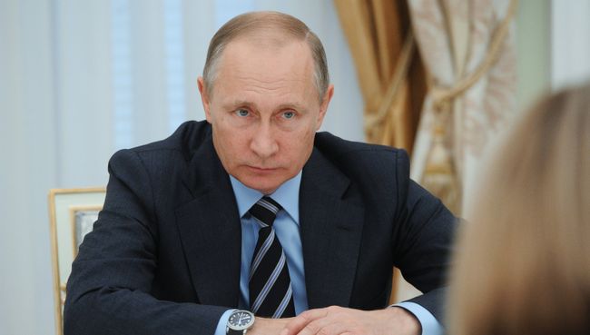 Владимир Путин во время встречи с председателем Центральной избирательной комиссии Эллой Памфиловой и членами ЦИК. 23 сентября 2016