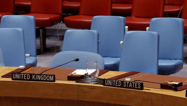 Места представителей США и Великобритании в зале заседаний во время выступления постпреда Сирии при ООН Башар Джаафари . 25 сентября 2016 Места представителей США и Великобритании в зале заседаний во время выступления постпреда Сирии при ООН Башар Джаафари . 25 сентября 2016