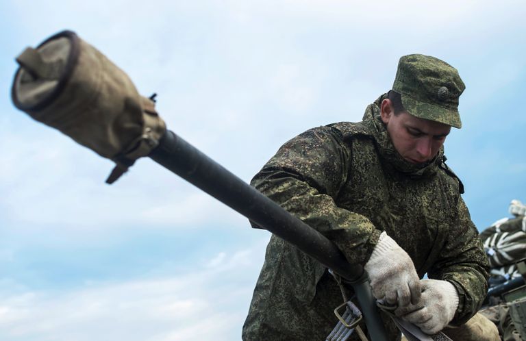 Швартовка боевых машин десанта БМД-2 после марш-броска на аэродром Дягилево во время учений ВДВ в Рязанской области Швартовка боевых машин десанта БМД-2 после марш-броска на аэродром Дягилево во время учений ВДВ в Рязанской области