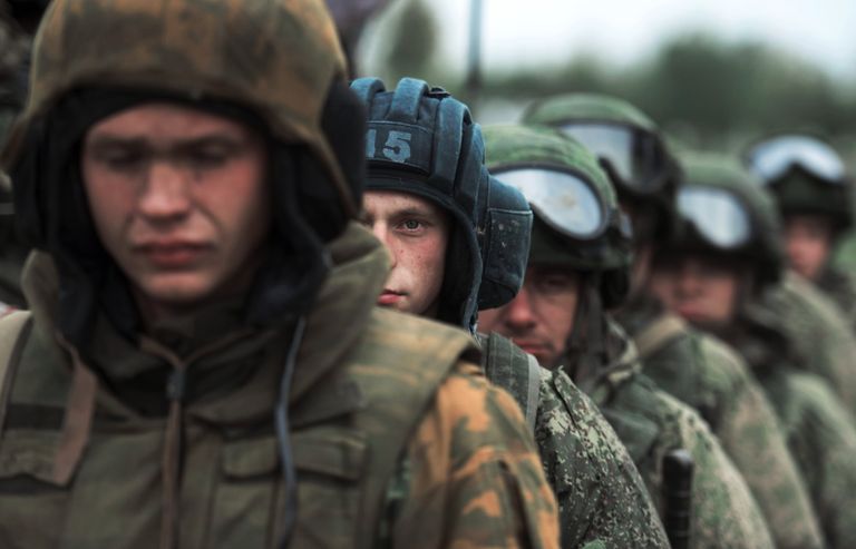 Военнослужащие после марш-броска на аэродром Дягилево во время учений ВДВ в Рязанской области Военнослужащие после марш-броска на аэродром Дягилево во время учений ВДВ в Рязанской области