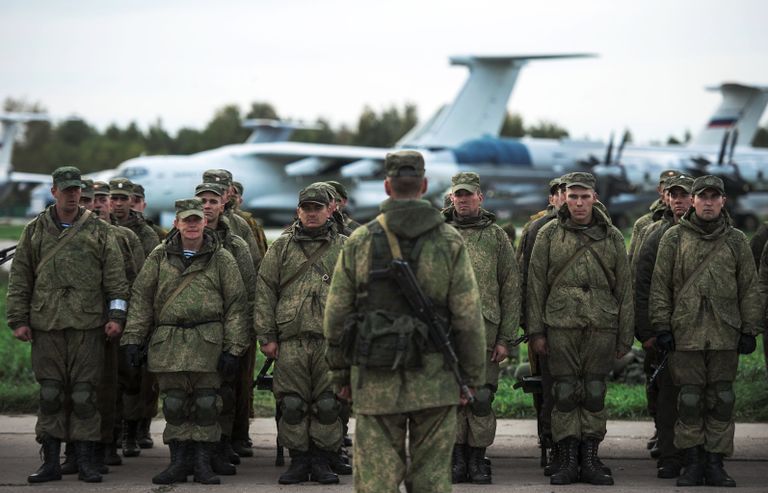 Военнослужащие после марш-броска на аэродром Дягилево в ходе учений ВДВ в Рязанской области Военнослужащие после марш-броска на аэродром Дягилево в ходе учений ВДВ в Рязанской области