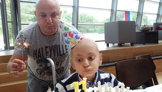 11-летнему Нареку нужны средства на очередной курс химиотерапии 11-летнему Нареку нужны средства на очередной курс химиотерапии