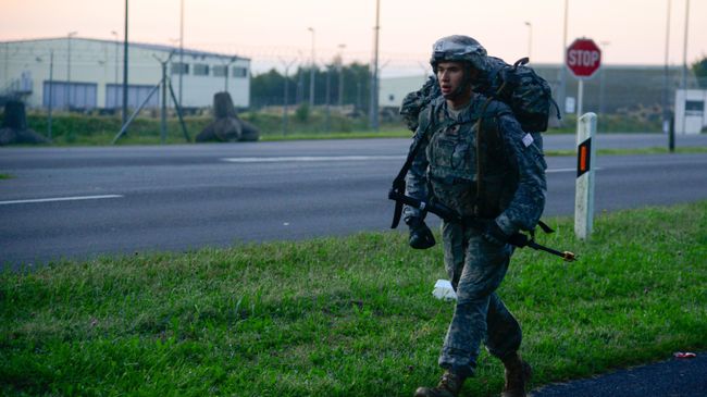 Американский военнослужащий на военной базе. Архивное фото Американский военнослужащий на военной базе. Архивное фото