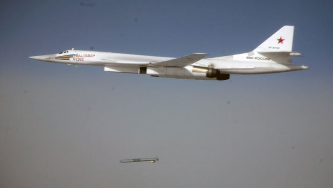 Бомбардировщик-ракетоносец Военно-космических сил России. Архивное фото Бомбардировщик-ракетоносец Военно-космических сил России. Архивное фото
