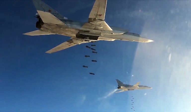 Бомбардировщики-ракетоносцы Ту-22 МЗ Военно-космических сил России во время нанесения авиаудара по объектам ИГ в Сирии Бомбардировщики-ракетоносцы Ту-22 МЗ Военно-космических сил России во время нанесения авиаудара по объектам ИГ в Сирии
