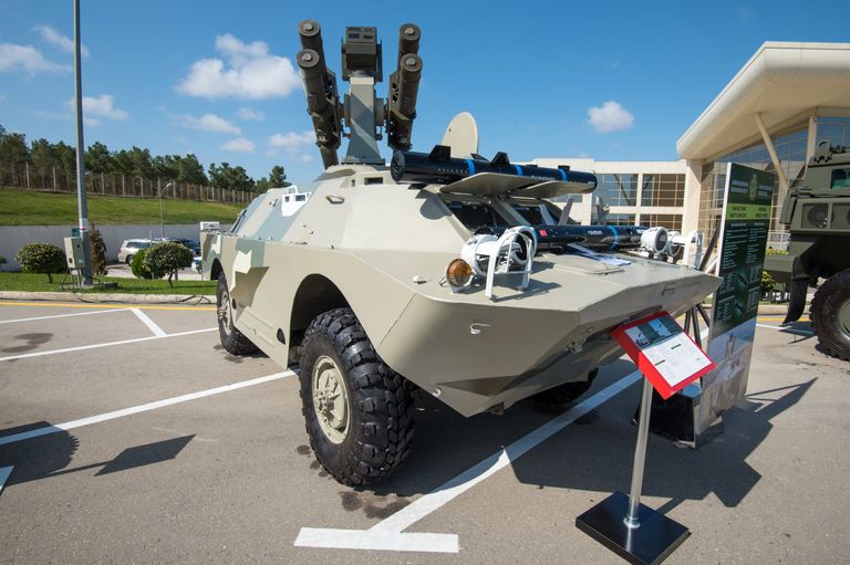 Турецкий противотанковый ракетный комплекс Roketsan на базе БТР на выставке вооружений и боевой техники ADEX-2016 в Баку