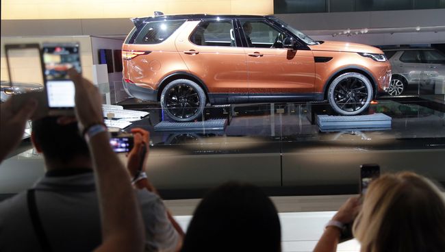 Автомобиль Land Rover Discovery 7 на Парижском автосалоне-2016 Автомобиль Land Rover Discovery 7 на Парижском автосалоне-2016