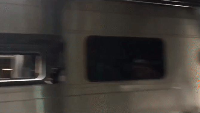 В сети появилось видео с места крушения поезда в Нью-Джерси В сети появилось видео с места крушения поезда в Нью-Джерси