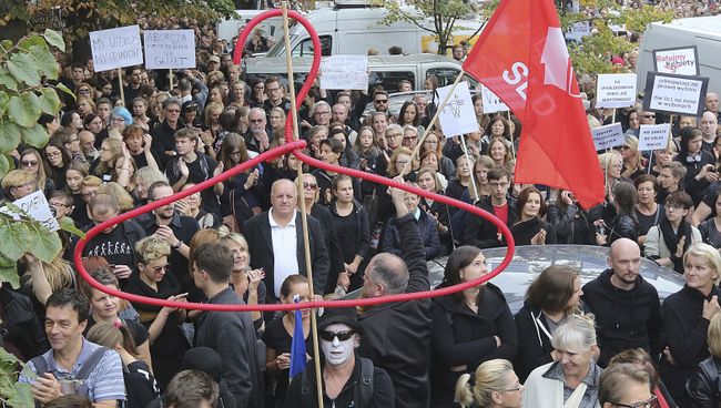 Акция протеста в Польше против ужесточения законодательства об абортах Акция протеста в Польше против ужесточения законодательства об абортах