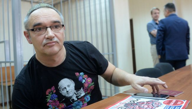 Блогер Антон Носик, обвиняемый в распространении экстремистских материалов в интернете, в Пресненском суде Москвы Блогер Антон Носик, обвиняемый в распространении экстремистских материалов в интернете, в Пресненском суде Москвы