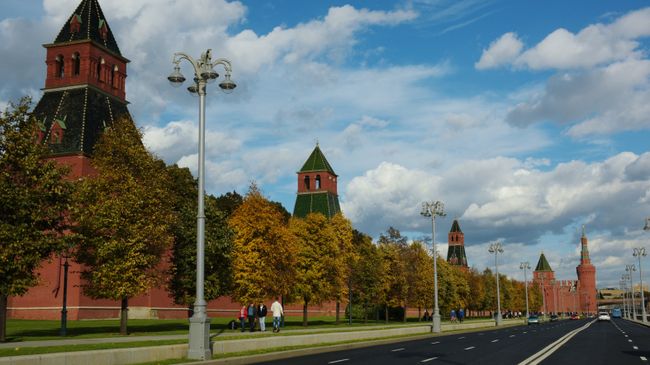 Кремлевская набережная в Москве. Архивное фото