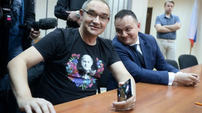 Блогер Антон Носик и адвокат Сергей Бадамшин. Архивное фото Блогер Антон Носик и адвокат Сергей Бадамшин. Архивное фото