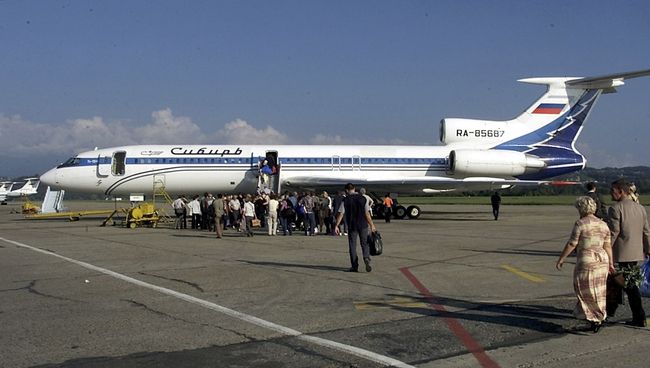 Самолет Ту-154 авиакомпании Сибирь, аналогичный сбитому украинскими военными над Черным морем в 2001 году Самолет Ту-154 авиакомпании Сибирь, аналогичный сбитому украинскими военными над Черным морем в 2001 году