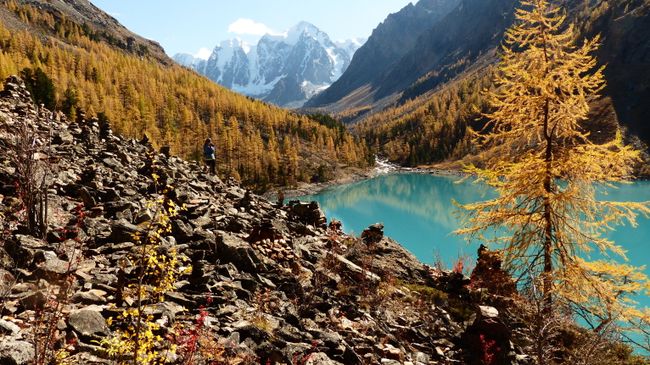 Нижнее Шавлинское озеро в Кош-Агачском районе Республики Алтай. Архивное фото Нижнее Шавлинское озеро в Кош-Агачском районе Республики Алтай. Архивное фото