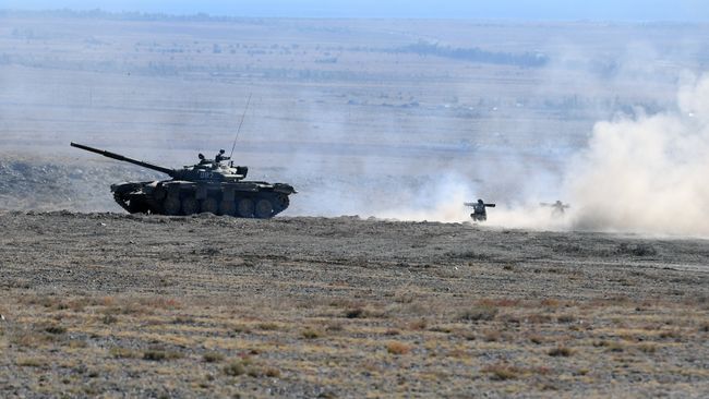 Танк Т-80 во время совместных тактических учений стран ОДКБ Рубеж-2016 Танк Т-80 во время совместных тактических учений стран ОДКБ Рубеж-2016