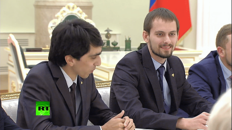 Учитель литературы растерялся после вопроса Путина о зарплате Учитель литературы растерялся после вопроса Путина о зарплате