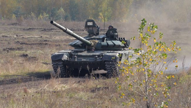 Танк Т-72Б3. Архивное фото Танк Т-72Б3. Архивное фото