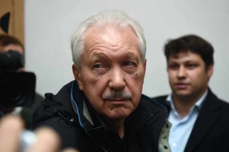 Бывший глава Коми Владимир Торлопов, обвиняемый в коррупции, в Басманном суде Москвы, где рассматривается ходатайство следствия о его аресте Бывший глава Коми Владимир Торлопов, обвиняемый в коррупции, в Басманном суде Москвы, где рассматривается ходатайство следствия о его аресте