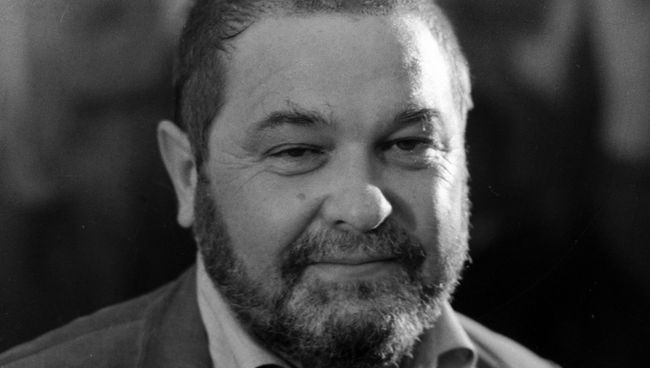 Писатель Юлиан Семенов (1931-1993) Писатель Юлиан Семенов (1931-1993)