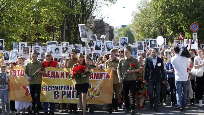 Участники шествия Бессмертный полк в Риге Участники шествия Бессмертный полк в Риге