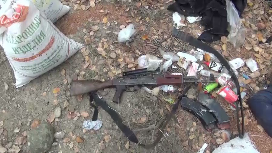 Вещи боевиков, нейтрализованных сотрудниками спецназа ФСБ во время проведения оперативно-розыскных мероприятий в Сулейман-Стальском районе Дагестана Вещи боевиков, нейтрализованных сотрудниками спецназа ФСБ во время проведения оперативно-розыскных мероприятий в Сулейман-Стальском районе Дагестана