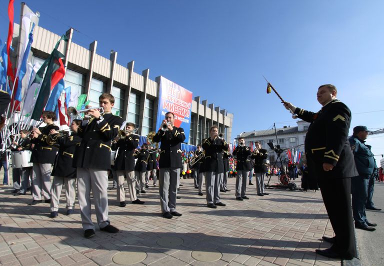 Духовой оркестр на митинге в Луганске против иностранной вооруженной миссии на Донбассе Духовой оркестр на митинге в Луганске против иностранной вооруженной миссии на Донбассе