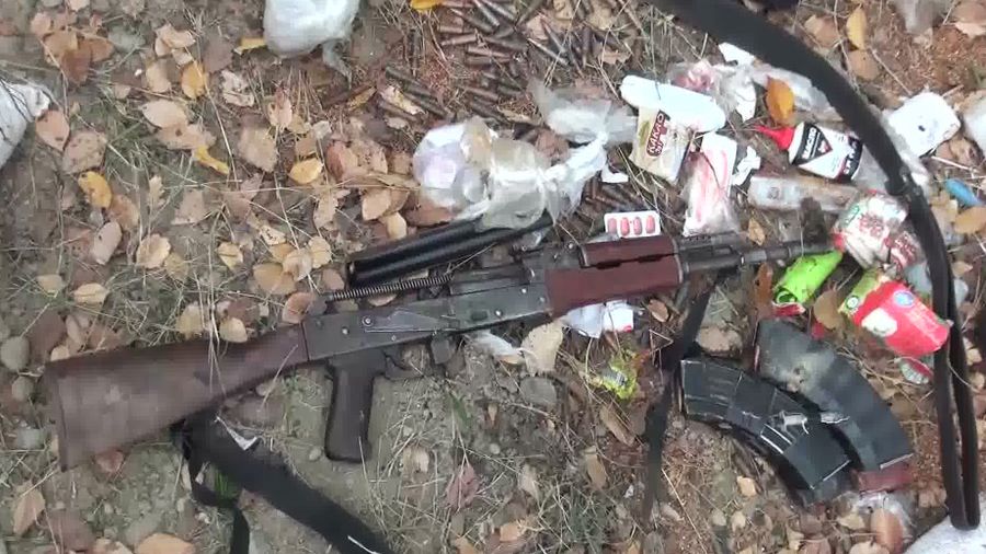 Вещи боевиков, нейтрализованных сотрудниками спецназа ФСБ во время проведения оперативно-розыскных мероприятий в Сулейман-Стальском районе Дагестана Вещи боевиков, нейтрализованных сотрудниками спецназа ФСБ во время проведения оперативно-розыскных мероприятий в Сулейман-Стальском районе Дагестана