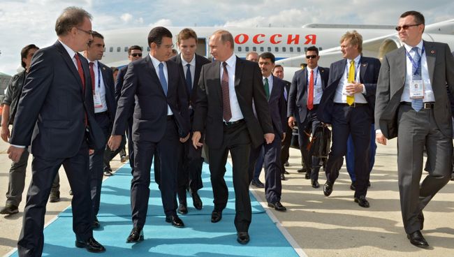 Президент РФ Владимир Путин во время встречи в международном аэропорту имени Ататюрка. 10 октября 2016 Президент РФ Владимир Путин во время встречи в международном аэропорту имени Ататюрка. 10 октября 2016