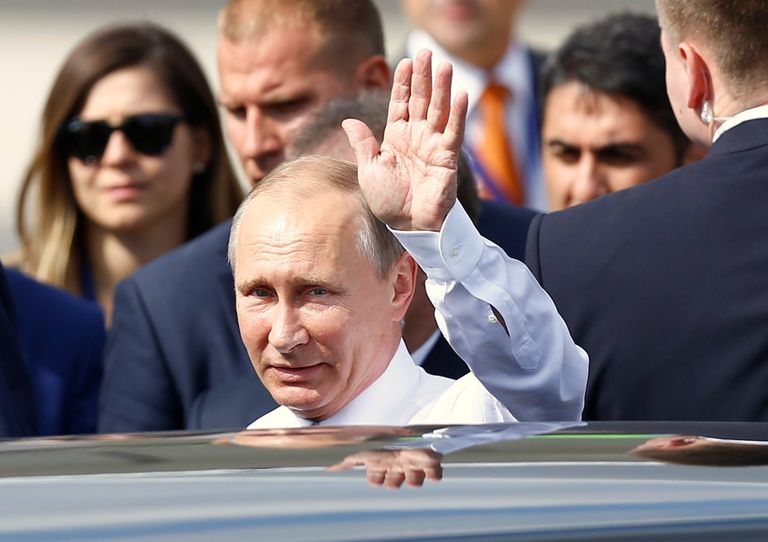 Президент РФ Владимир Путин в международном аэропорту имени Ататюрка. 10 октября 2016 Президент РФ Владимир Путин в международном аэропорту имени Ататюрка. 10 октября 2016
