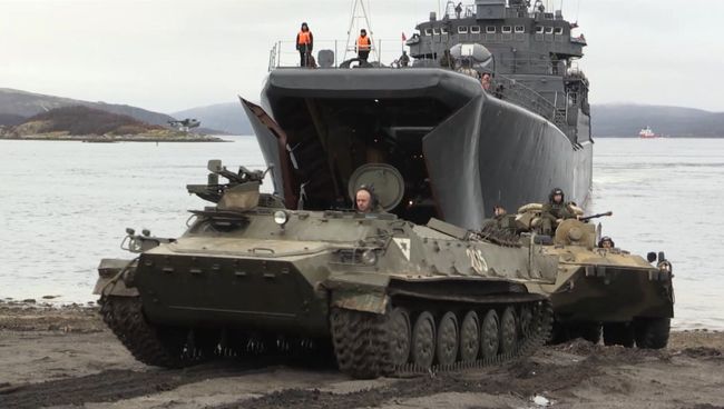 Высадка бронетехники и морпехов с БДК Кондопога в Кольском заливе Высадка бронетехники и морпехов с БДК Кондопога в Кольском заливе