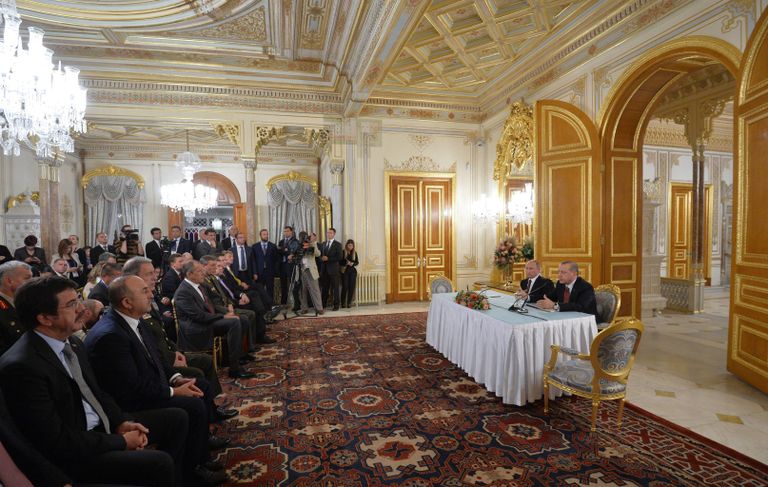Президент РФ Владимир Путин и президент Турции Реджеп Тайип Эрдоган во время совместного заявления для прессы по итогам встречи в Стамбуле Президент РФ Владимир Путин и президент Турции Реджеп Тайип Эрдоган во время совместного заявления для прессы по итогам встречи в Стамбуле