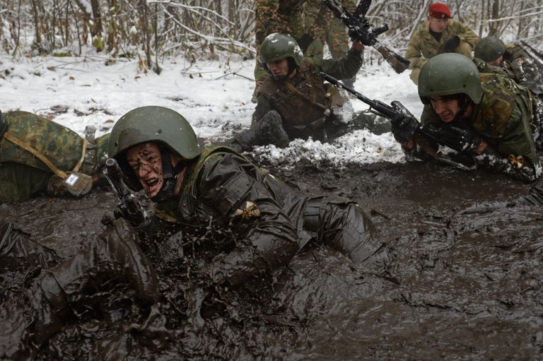 Испытания на право ношения крапового и зеленого берета среди военнослужащих Национальной гвардии РФ Испытания на право ношения крапового и зеленого берета среди военнослужащих Национальной гвардии РФ