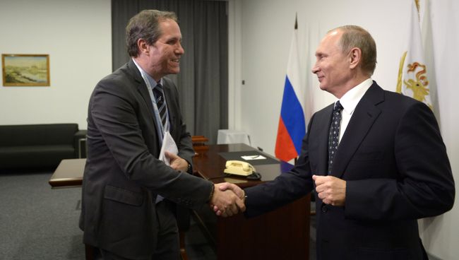 Президент РФ Владимир Путин во время ответов на вопросы французских журналистов телеканала TF1. 11 октября 2016 Президент РФ Владимир Путин во время ответов на вопросы французских журналистов телеканала TF1. 11 октября 2016