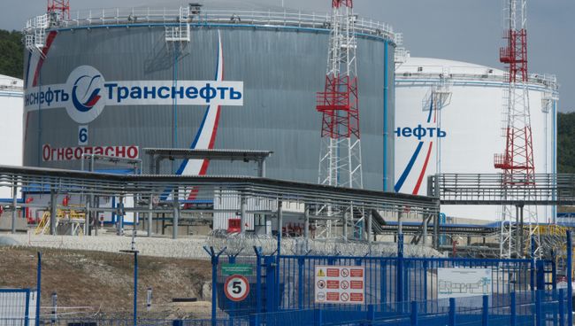 На территории нефтеперевалочного комплекса Транснефти . Архивное фото