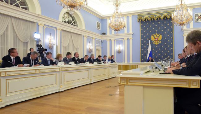 Дмитрий Медведев на заседании кабинета министров РФ. 13 октября 2016 Дмитрий Медведев на заседании кабинета министров РФ. 13 октября 2016