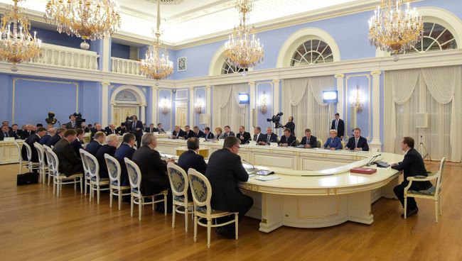 Дмитрий Медведев на заседании кабинета министров РФ. 13 октября 2016 Дмитрий Медведев на заседании кабинета министров РФ. 13 октября 2016