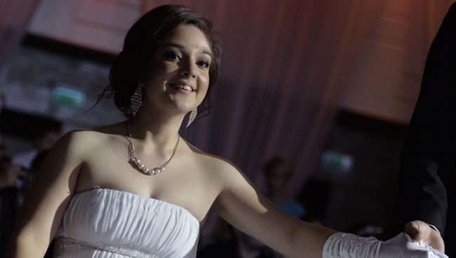 Участница конкурса Елена Семакина выступает в финале 7-го конкурса красоты Мисс Независимость - 2016 в Москве Участница конкурса Елена Семакина выступает в финале 7-го конкурса красоты Мисс Независимость - 2016 в Москве