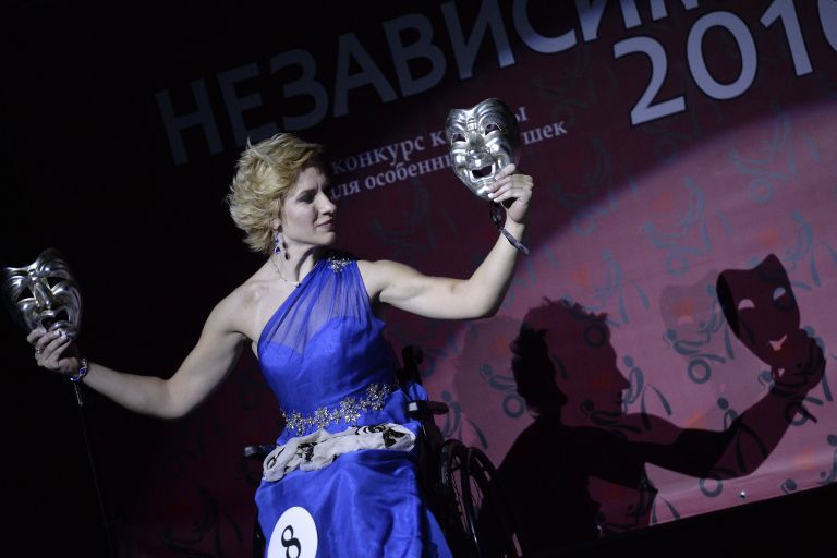 Участница конкурса Мария Каширина выступает в финале 7-го конкурса красоты Мисс Независимость - 2016 в Москве Участница конкурса Мария Каширина выступает в финале 7-го конкурса красоты Мисс Независимость - 2016 в Москве