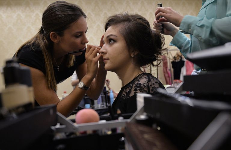 Участница конкурса Елена Семакина готовится к финалу 7-го конкурса красоты Мисс Независимость - 2016 в Москве Участница конкурса Елена Семакина готовится к финалу 7-го конкурса красоты Мисс Независимость - 2016 в Москве