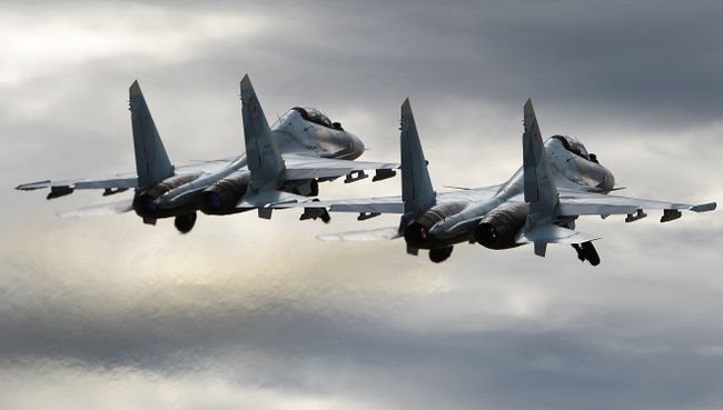 Многоцелевые истребители Су-30СМ пилотажной группы Соколы России. Архивное фото