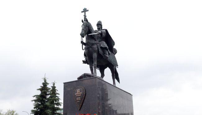 Открытие первого в России памятника Ивану Грозному в Орле. Архивное фото Открытие первого в России памятника Ивану Грозному в Орле. Архивное фото