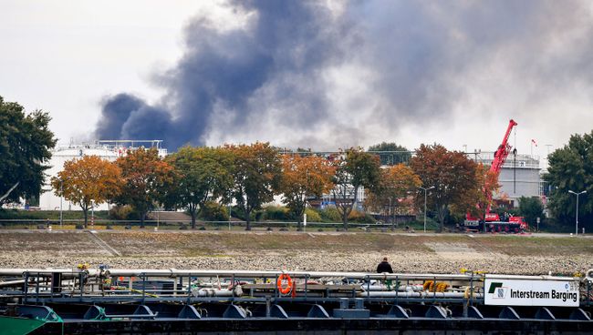 Дым на предприятии химического концерна BASF в немецком городе Людвигсхафен-ам-Райн в Германии. 17 октября 2016 Дым на предприятии химического концерна BASF в немецком городе Людвигсхафен-ам-Райн в Германии. 17 октября 2016