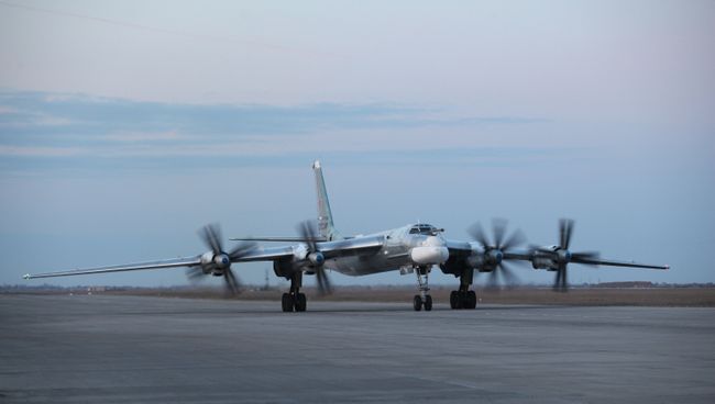 Турбовинтовой стратегический бомбардировщик-ракетоносец Ту-95МС. Архивное фото Турбовинтовой стратегический бомбардировщик-ракетоносец Ту-95МС. Архивное фото