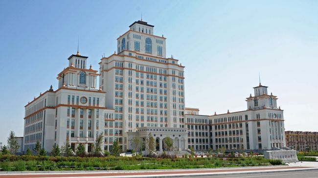 Здание университета русского языка в городе Маньчжурия. Архивное фото Здание университета русского языка в городе Маньчжурия. Архивное фото