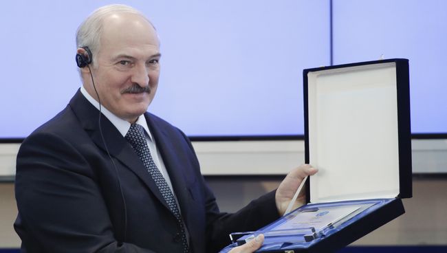 Президент Белоруссии Александр Лукашенко на генеральной ассамблее Европейских олимпийских комитетов, которая приняла решение о проведении вторых Европейских игр 2019 года в Минске. 21 октября 2016 Президент Белоруссии Александр Лукашенко на генеральной ассамблее Европейских олимпийских комитетов, которая приняла решение о проведении вторых Европейских игр 2019 года в Минске. 21 октября 2016