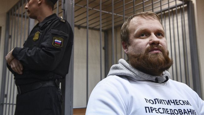 Бывший руководитель Славянского союза Дмитрий Демушкин, обвиняемый в экстремизме в Пресненском суде Москвы Бывший руководитель Славянского союза Дмитрий Демушкин, обвиняемый в экстремизме в Пресненском суде Москвы