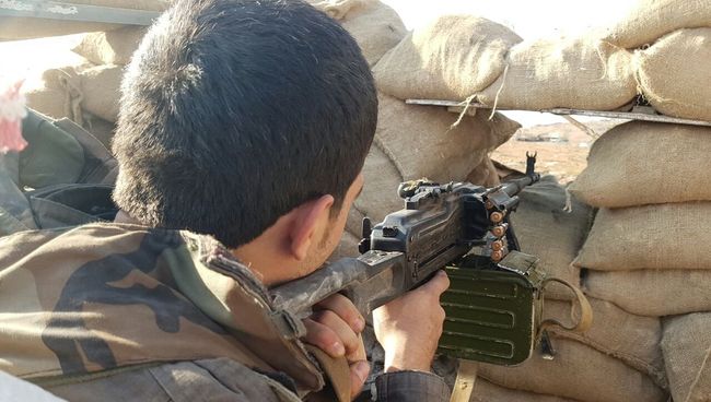 Боец сирийской армии на юге Алеппо. Архивное фото Боец сирийской армии на юге Алеппо. Архивное фото