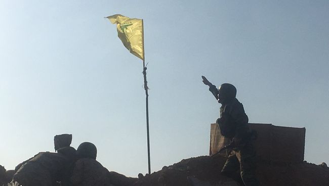 Боец ополчения на высоте, где расположена часть ПВО на линии фронта в Алеппо. Архивное фото Боец ополчения на высоте, где расположена часть ПВО на линии фронта в Алеппо. Архивное фото