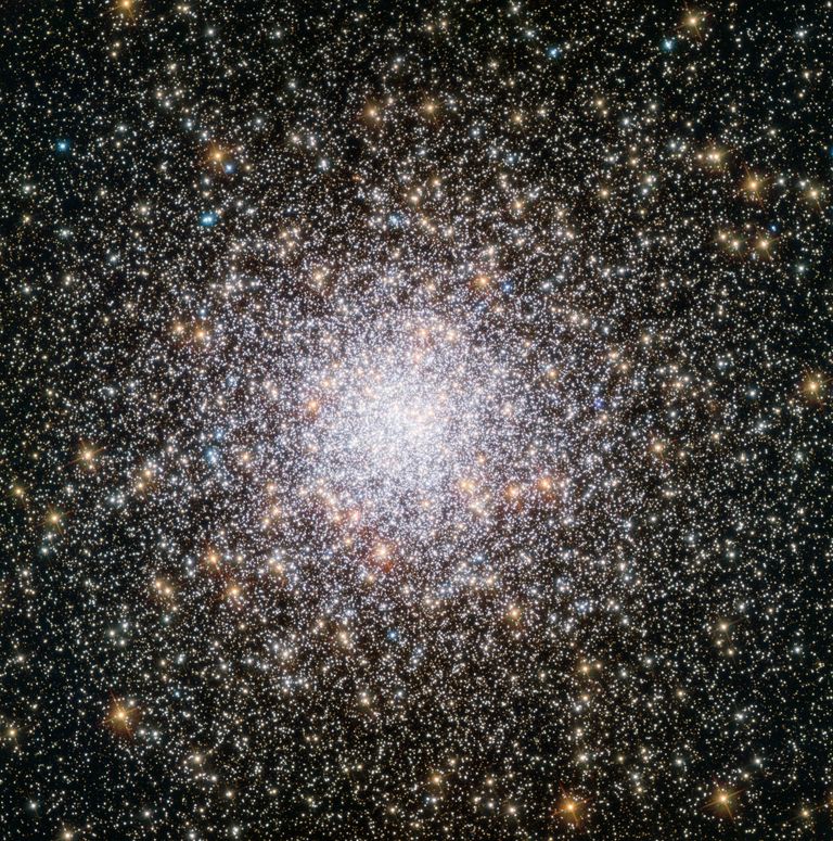 Фотография шарового скопления NGC 362 Фотография шарового скопления NGC 362